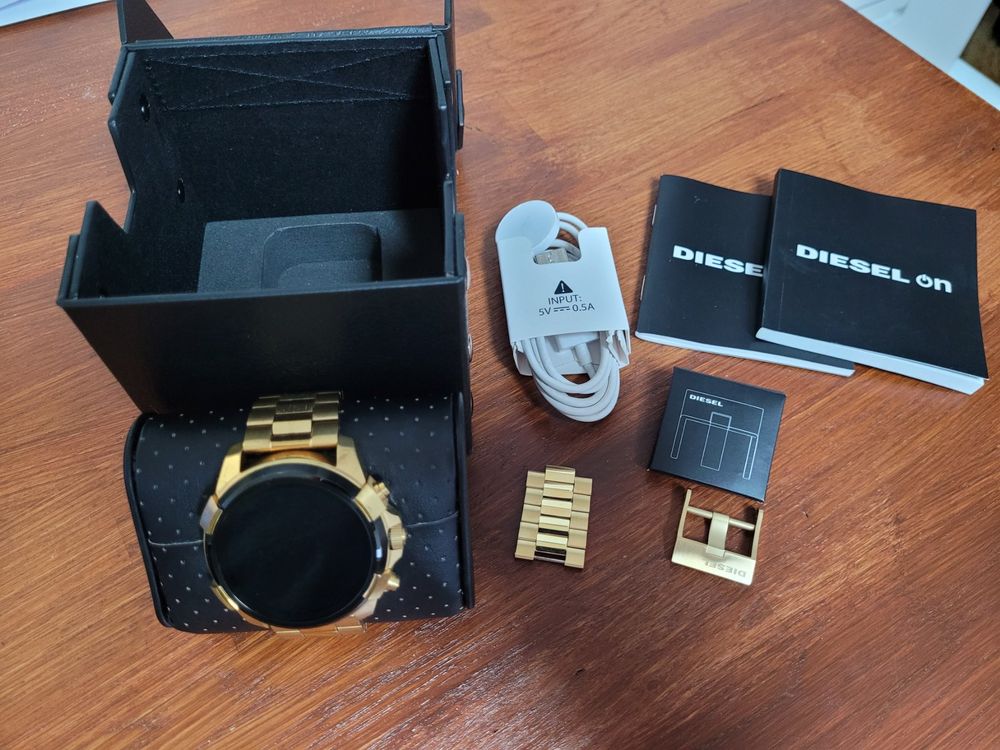 Diesel on smartwatch on sale dzt2005