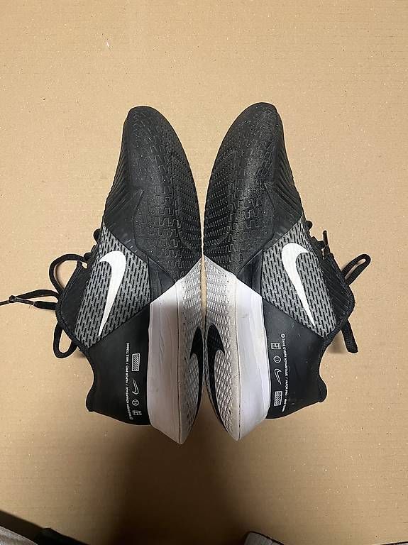 Scarpe da uomo: Nike sporthallenschuhe grösse 40  – Usato da Zürich venduto da zevius 1