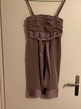 Festliches Kleid für junge Damen