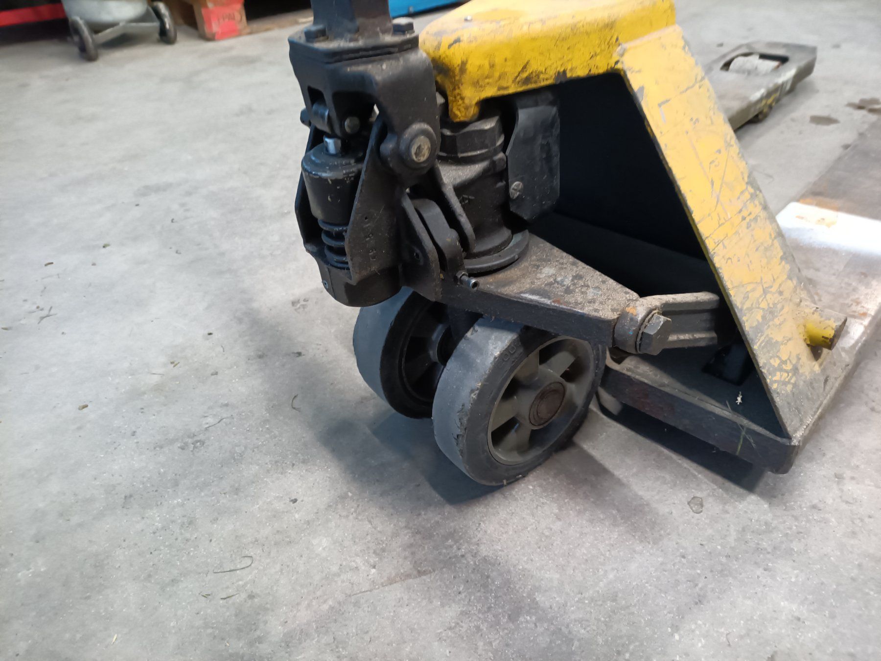 Carrelli elevatori e a forche: Stapler Hubwagen Palettroli – Usato da Stans venduto da Odermatt92