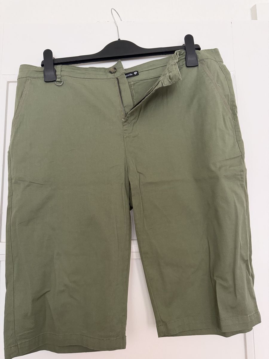 Pantaloni: Shorts Olivgrün, Grösse 42 – Usato da Zürich venduto da elg_rqw7