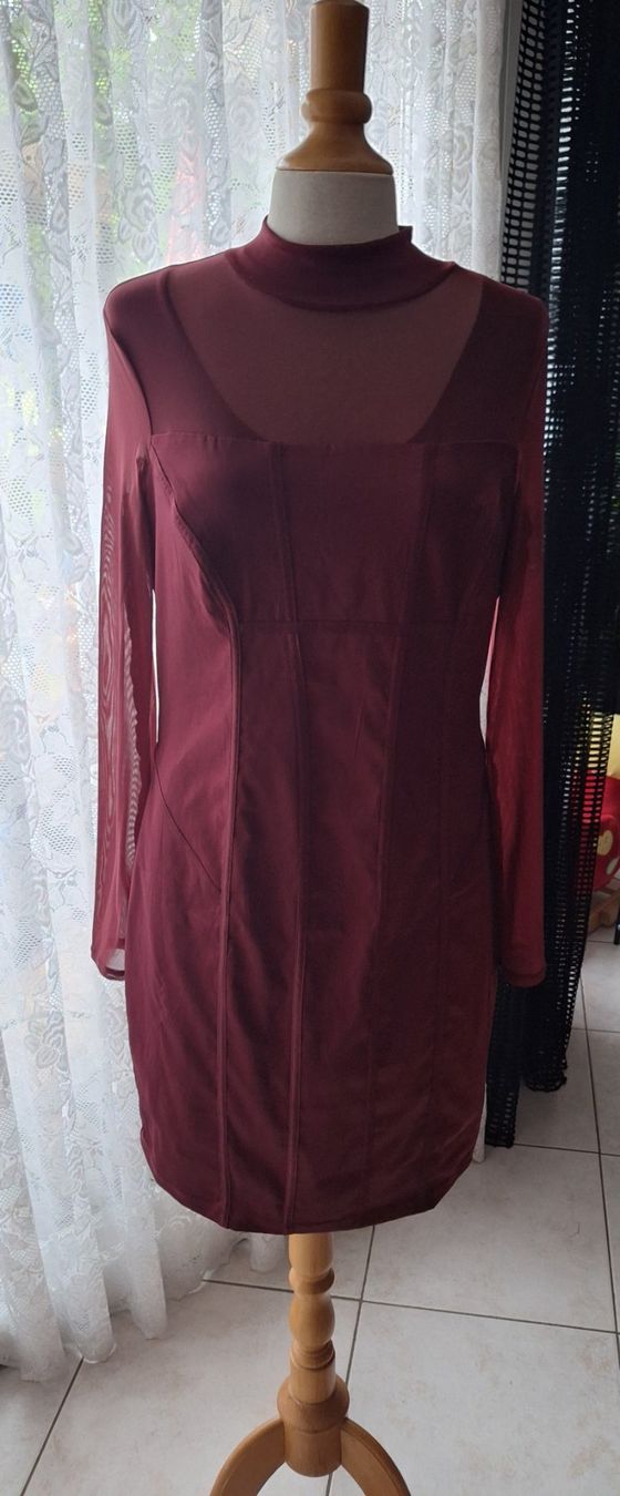 Guess Vestiti: Robe GUESS taille L – Usato da St-Triphon venduto da Jldr0