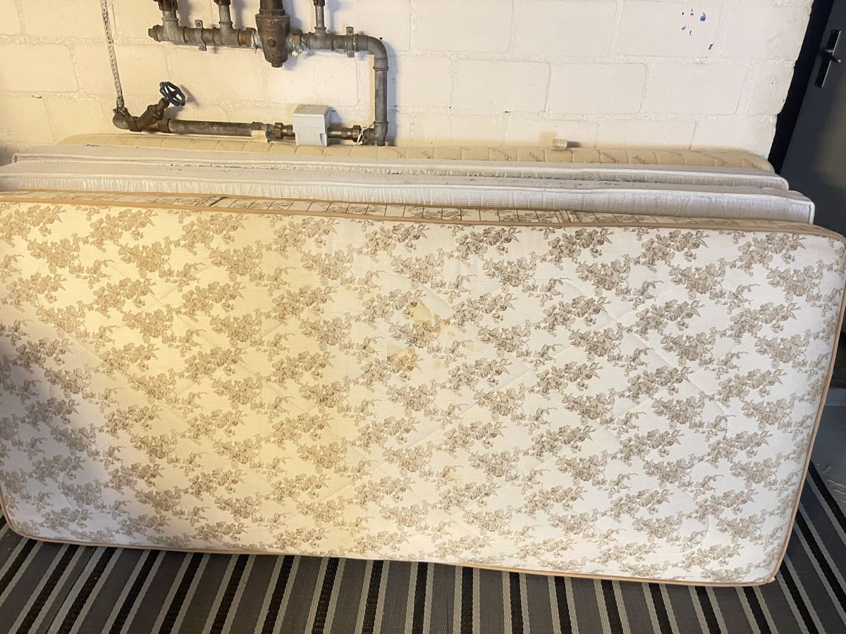 Matelas: 4 Matratzen  – D'occasion à Hindelbank par Silya1 2