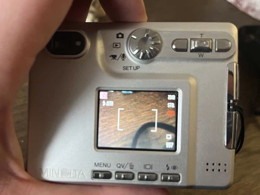 Minolta Fotocamera: Minolta Dimage XT 3,2 MP Digitalkamera 3X optischer Zoom – Usato da Zürich venduto da yasmin.ab 1