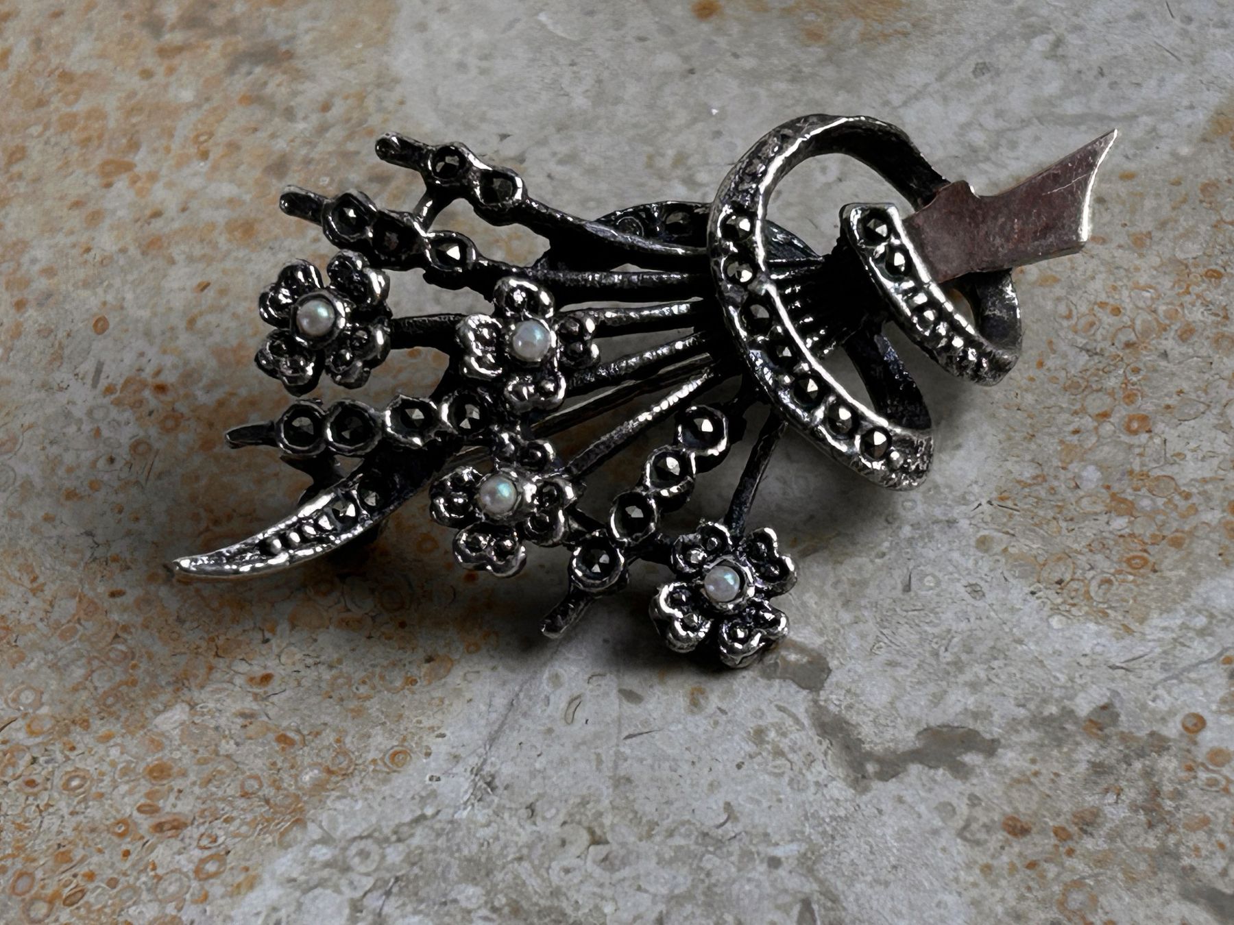 Spille & Fermagli: Brosche, Silber BLUMENSTRAUSS Markasiten & Mini Perlen – Usato da Dittingen venduto da Bellevista