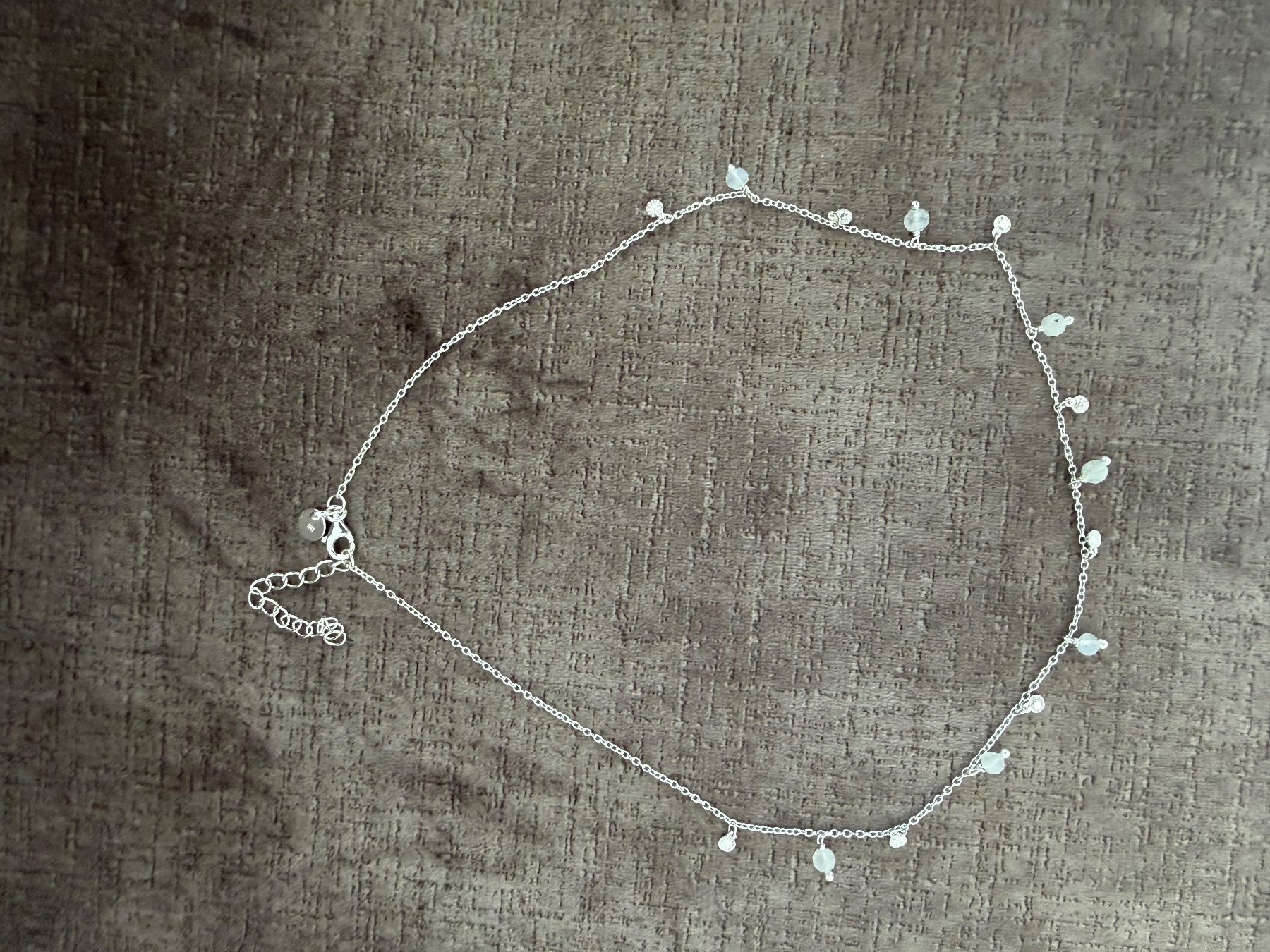Catenine: Silberfarbene Halskette mit Anhänger – Usato da Wolhusen venduto da KaBi1809 1