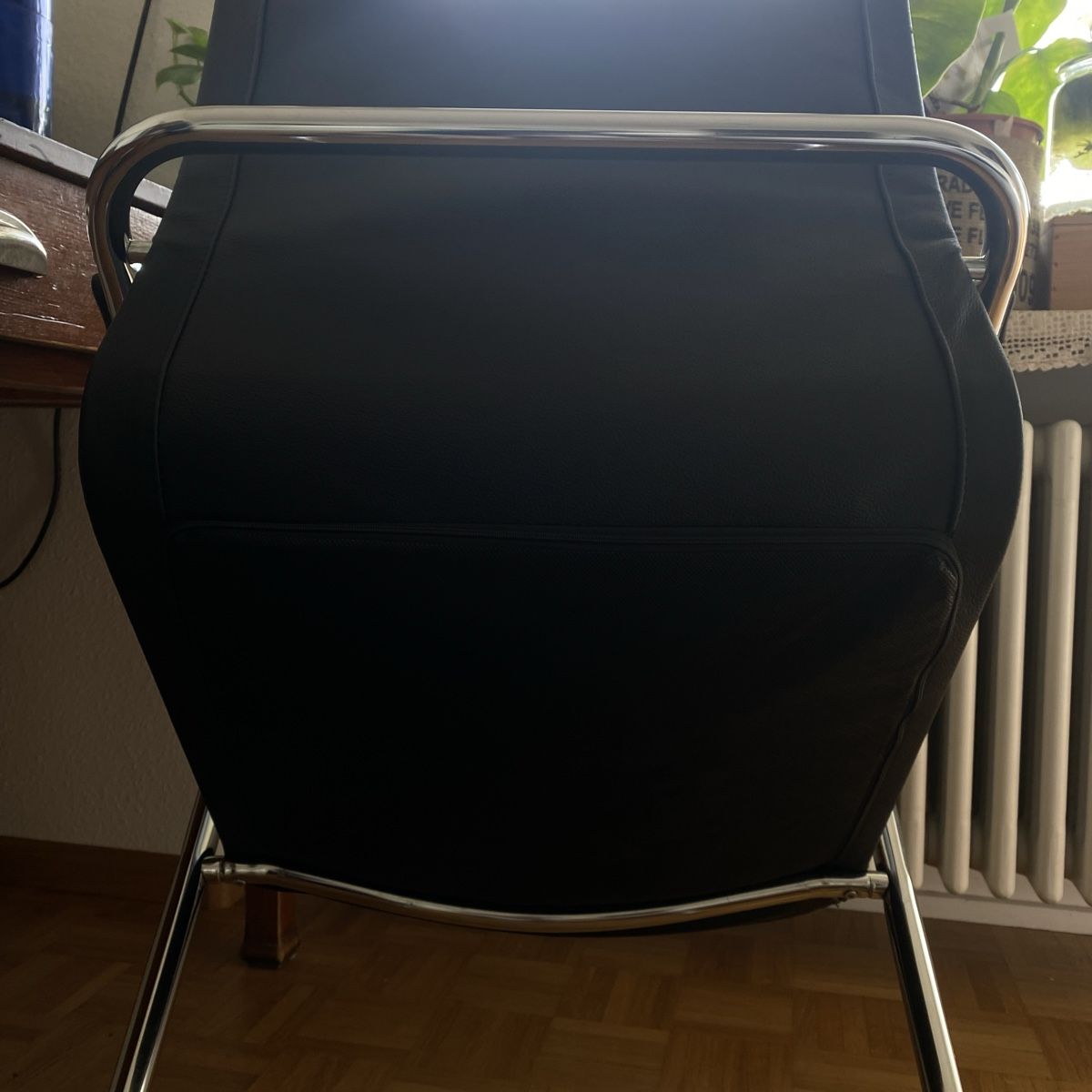 Sessel: Stuhl schwarz Freischwinger – Gebraucht aus Binningen von  3
