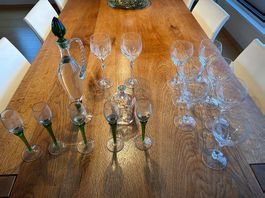 Set Vintage-Gläser und eine Karaffe.