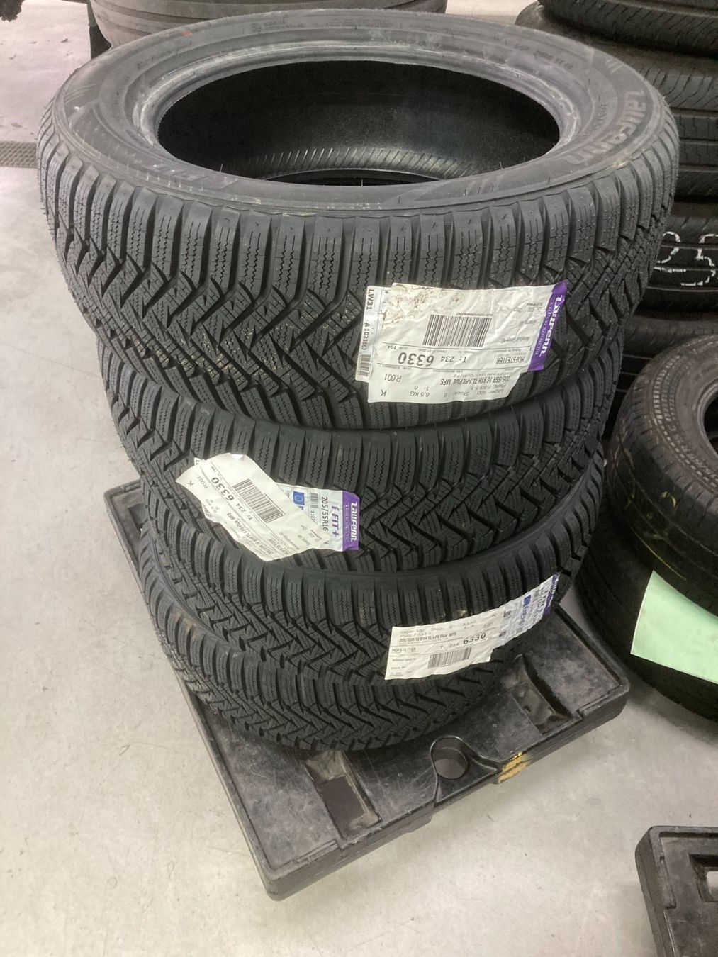 Pneus & Roues: 205/55R16 Winterpneu Neu – Neuf avec emballage d'origine à Cham par Cham6332