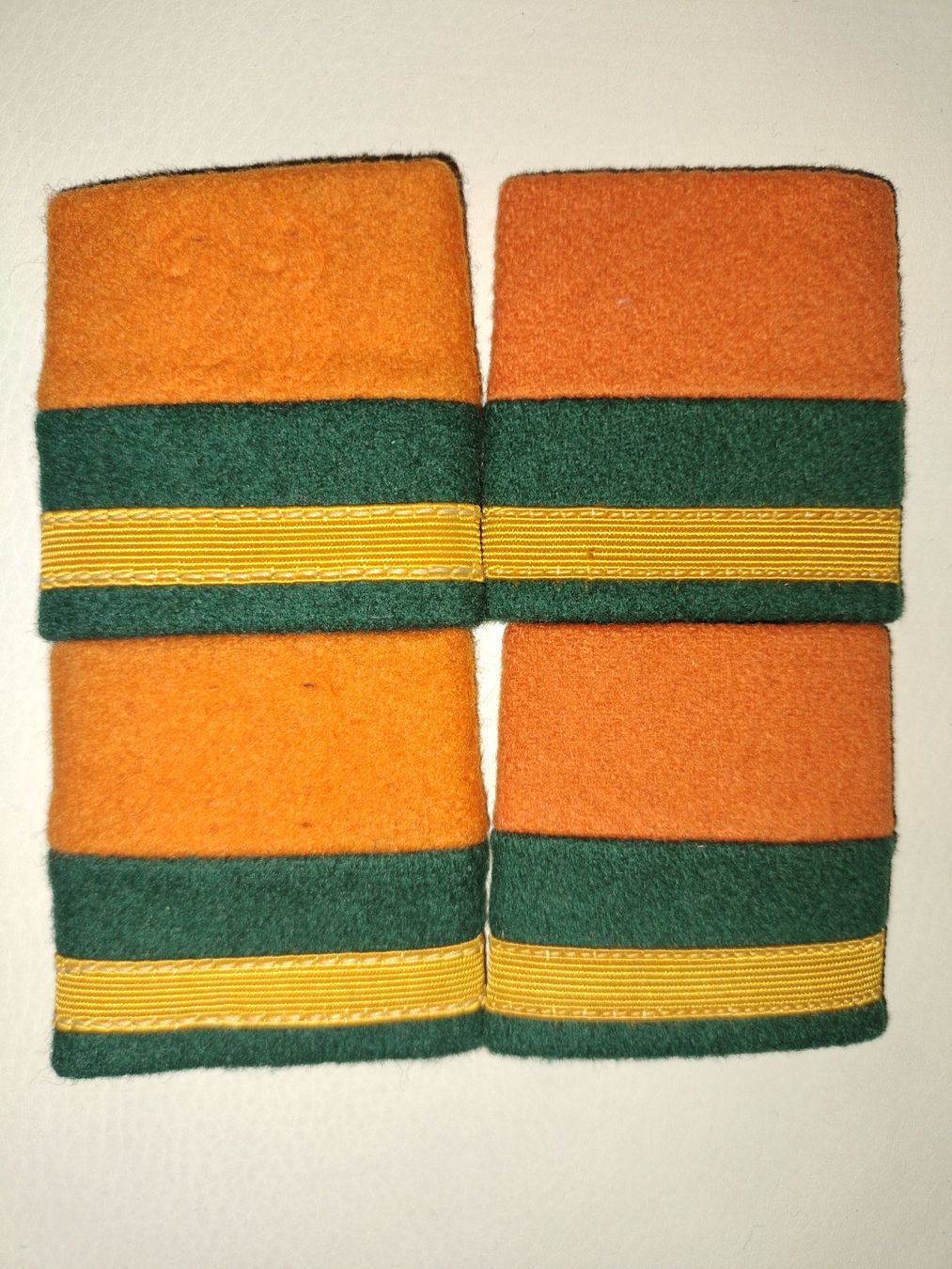 Schweizer Armee Uniformi: Schweizer Armee Militär Uniform Schulterpatten – Usato da Schwanden Sigrisw venduto da cadieux71