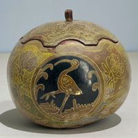Gourde sculptée mexicaine Olinala avec couvercle, laquée