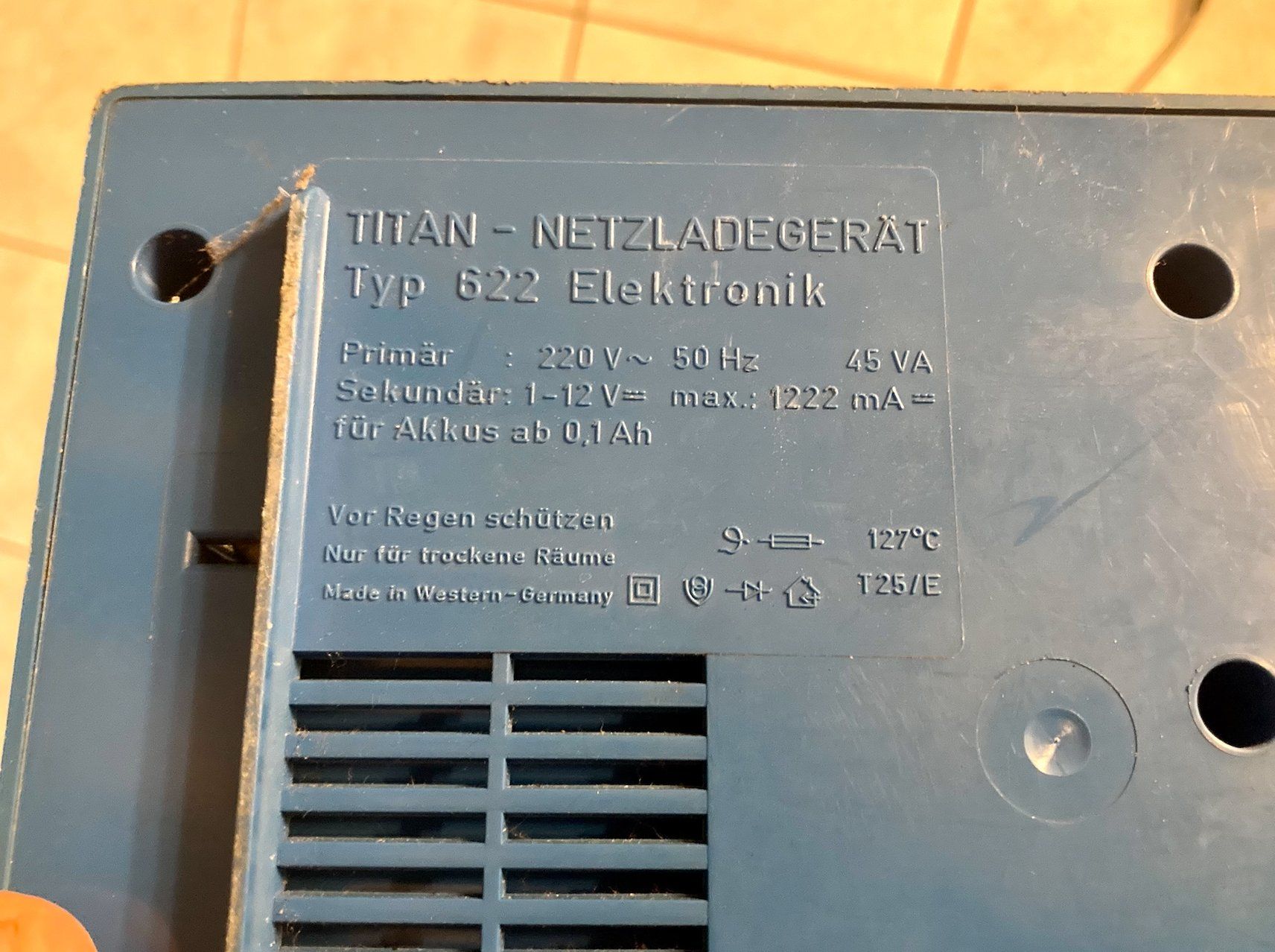 Batterie, Caricabatterie & Alimentatori: Chargeur titan type 622 – Usato da Lausanne venduto da Techobby 2