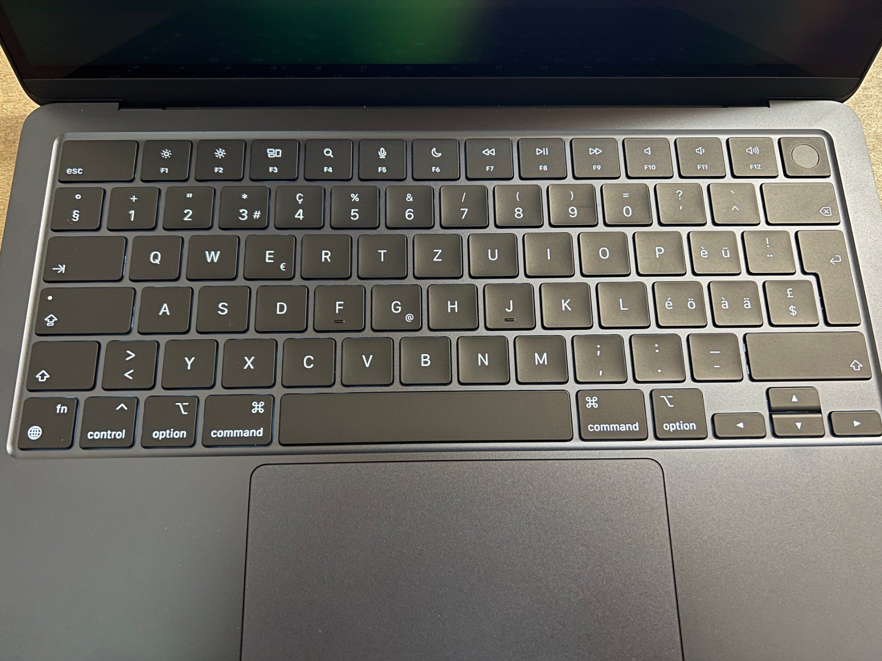 Apple Notebook: Apple MacBook Air – 2024 – Nuovo (secondo la descrizione) da Merenschwand venduto da Andyw8 2
