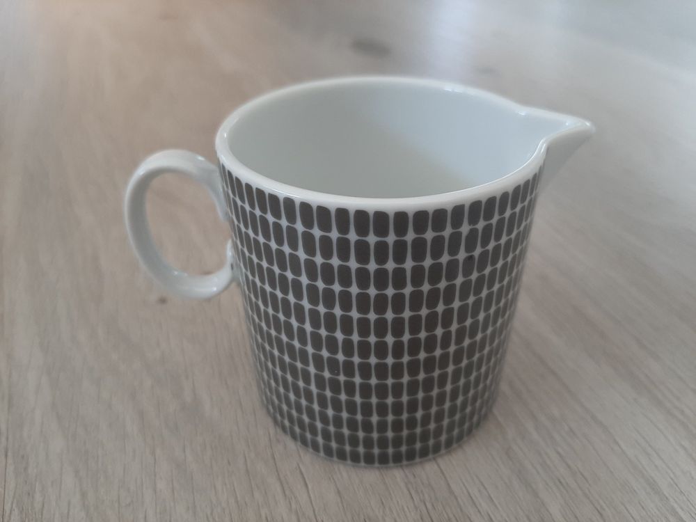 Omada Design Tazza da Tè in Porcellana con Vassoio in plastica per Biscotti o Bustine, Made in Italy, Lavabile in Lavastoviglie, Linea Crystal, Rosso