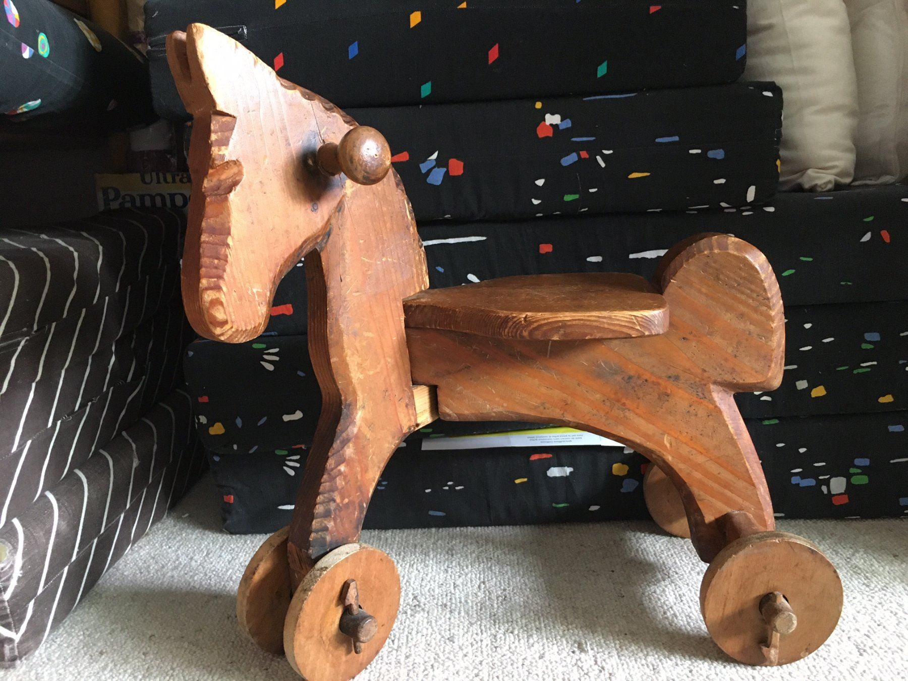 Spielzeuge: Holz-Laufpferdchen – Gebraucht aus Zürich von aannnnaa48
