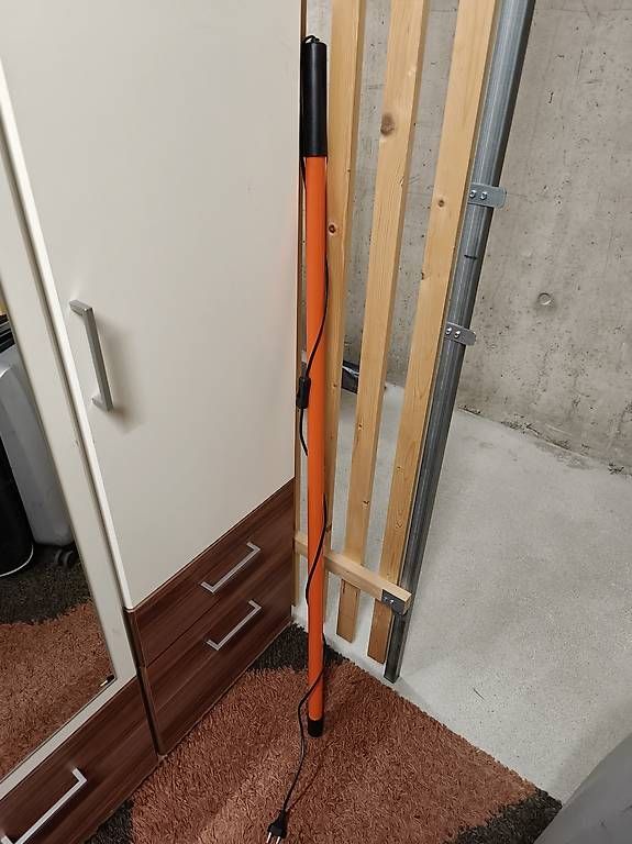 Lampade: Orange Neonröhre – Usato da Zürich venduto da Dominik-Staub