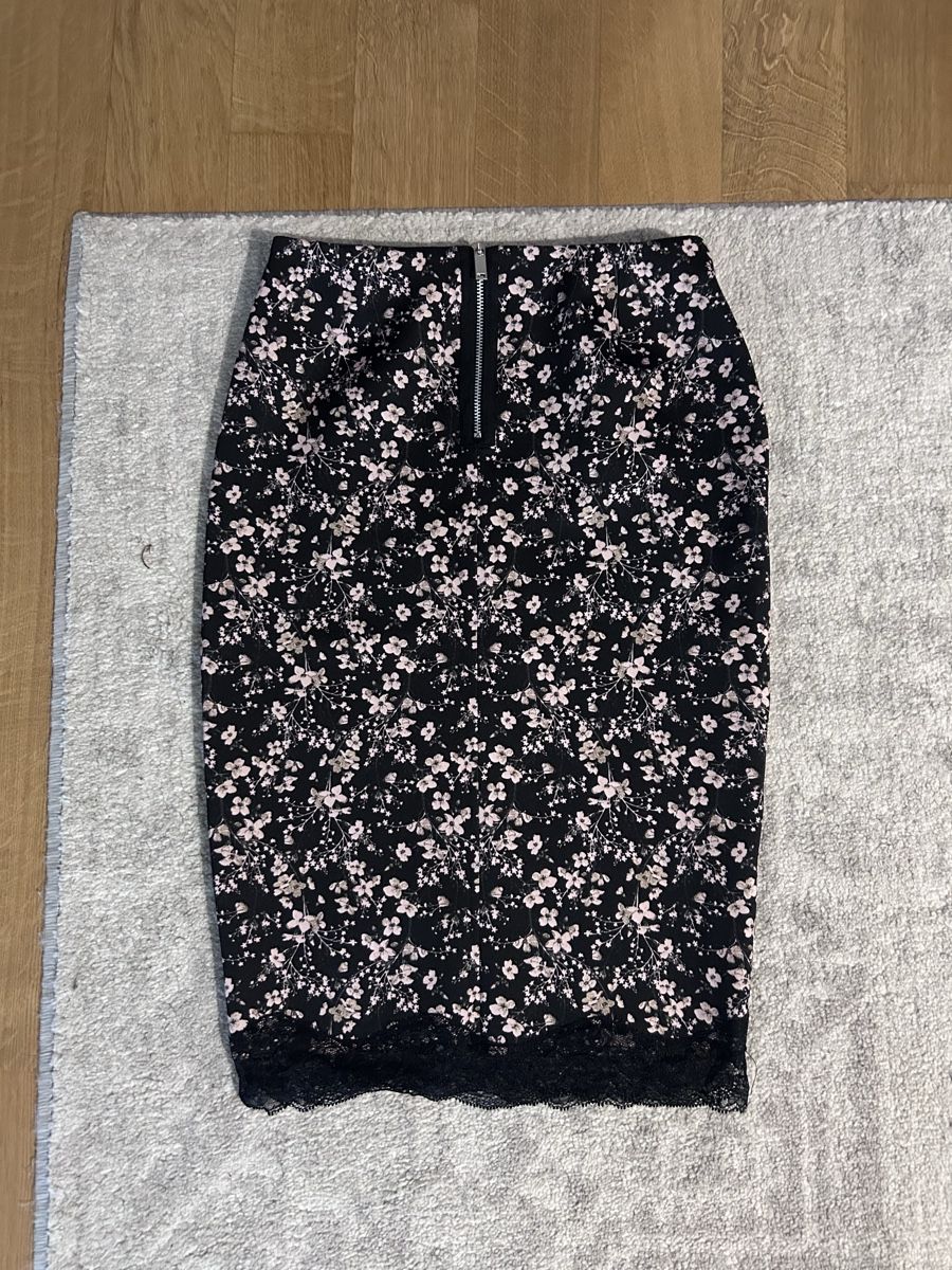 Bershka Gonne: Rock Bershka Blumenmuster  – Usato da Belp venduto da jan_6yvx 1