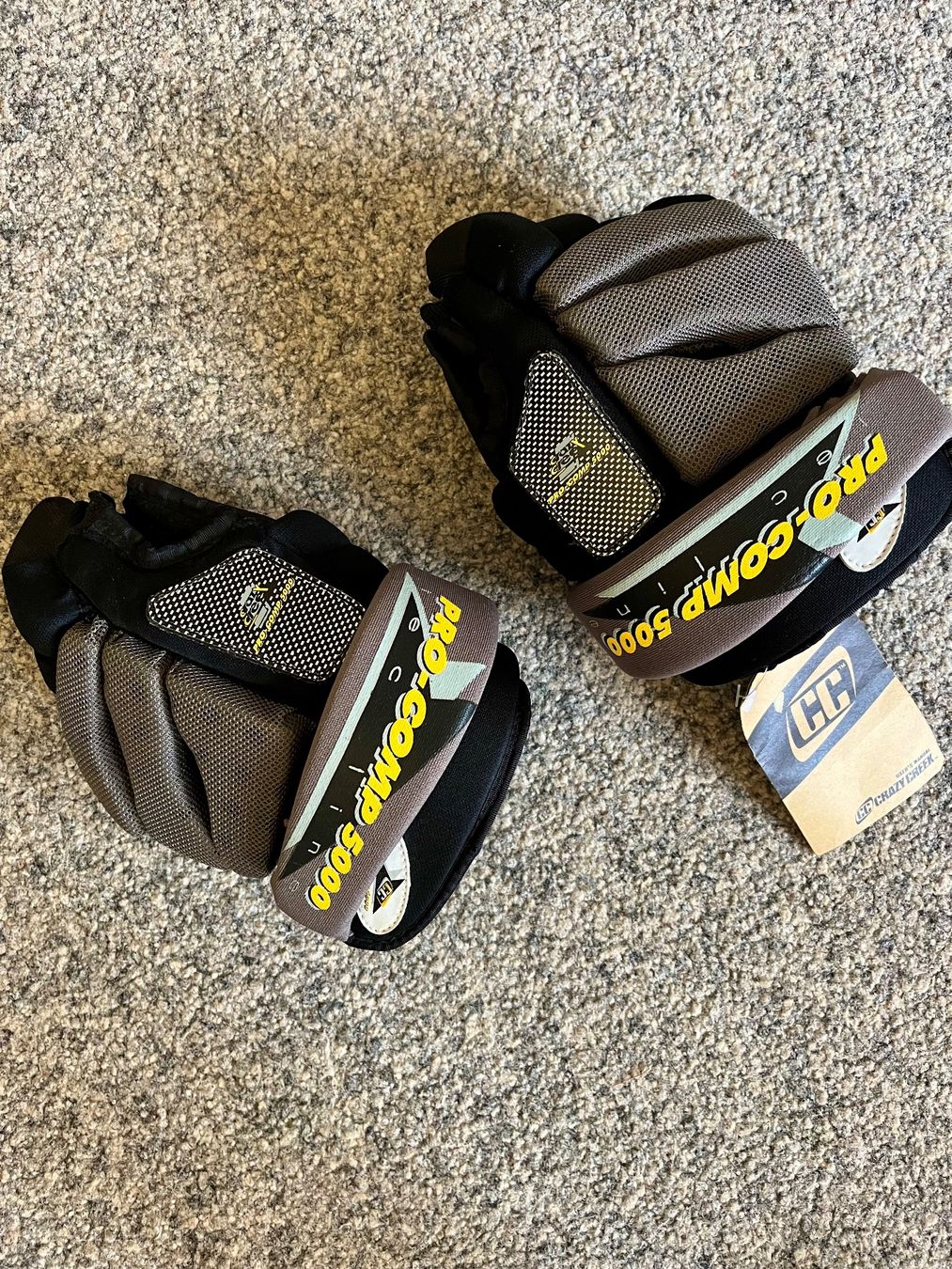 Pattini in linea & Pattini a rotelle: CC Pro Comp 5000 - Streethockey-Handschuhe Gr.7/S NEU!! – Nuovo e nell'imballaggio originale da Adliswil venduto da vette56 5