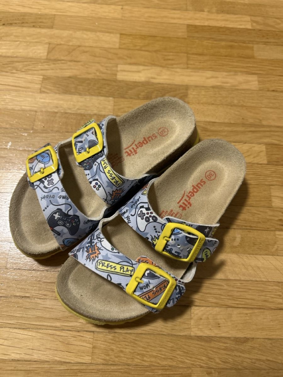 Superfit Scarpe per ragazzi: Hausschuh grösse 30 – Usato da Bettingen venduto da Manu.BS