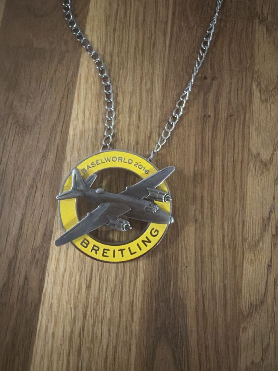 Médailles: Chaîne avec médaille Breitling – D'occasion à Brügg BE par traindenuit 1