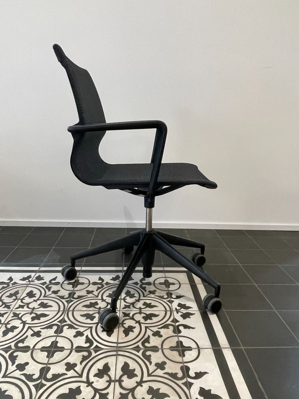Vitra Sedie: Physix Studio Bürodrehstuhl schwarz von Vitra – Usato da Zürich venduto da kiddoroboto 1