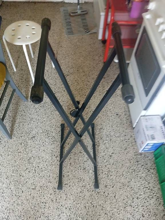 Supports pour instruments & partitions: Keyboard Ständer – D'occasion à Basel par Petergunn 2