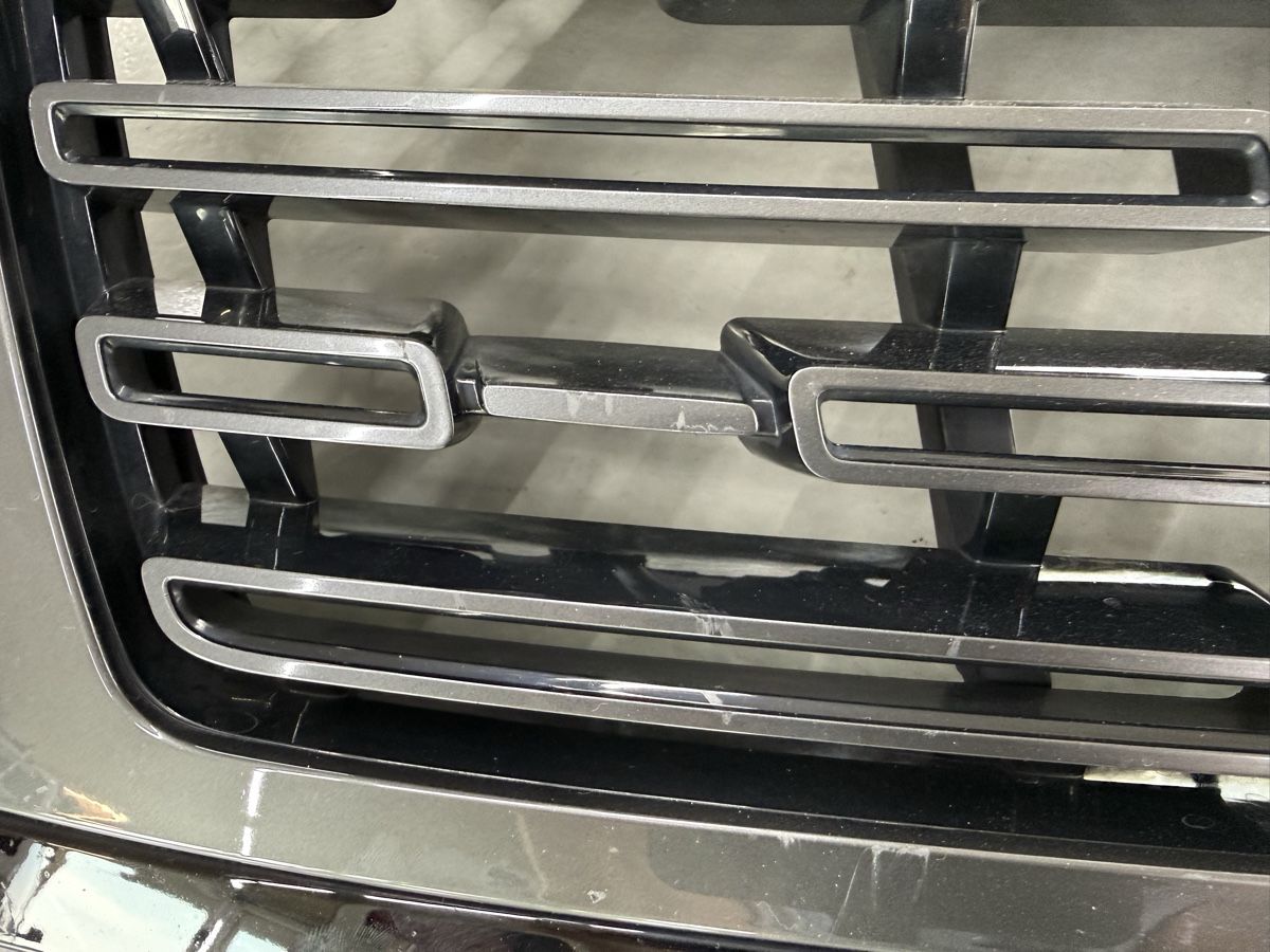 Land Rover Tutti pezzi di ricambio auto: Kühlergrill Land Rover Range Rover Autobiography – Usato da Uttigen venduto da Pascal90 1
