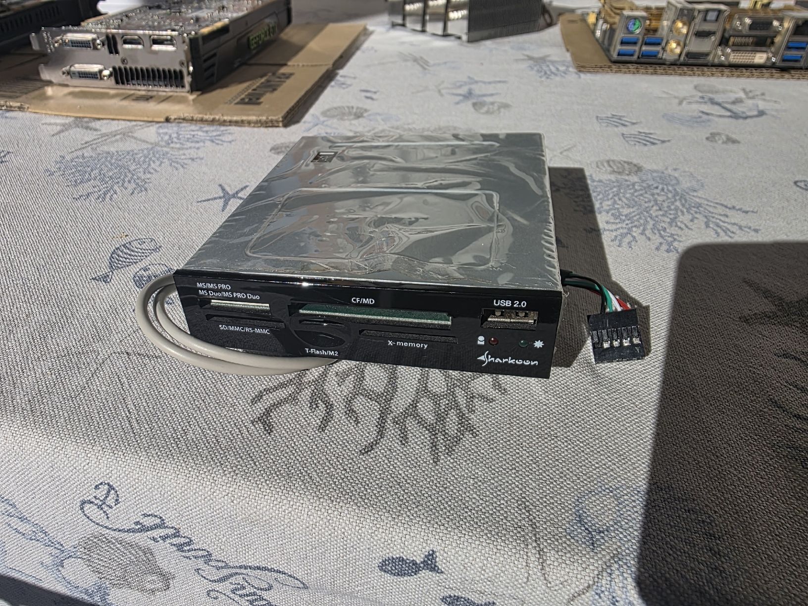 Sharkoon Kartenlesegeräte: Sharkoon Interner Multi-Card-Reader (3.5 Zoll)  – Gebraucht aus Küblis von DonRabi
