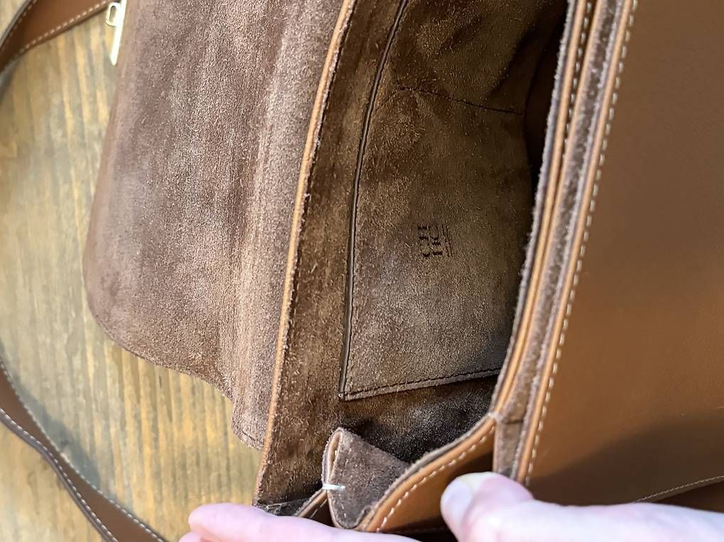 Carolina Herrera Taschen für Damen: Carolina Herrera Doma Insignia Handtasche – Gebraucht aus Basel von selise 3