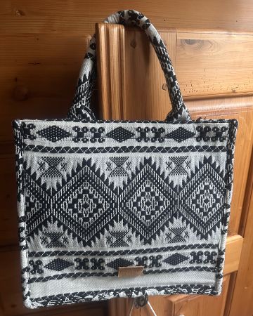 Wunderschöne Tasche mit Ethno-Muster von Mazaraki