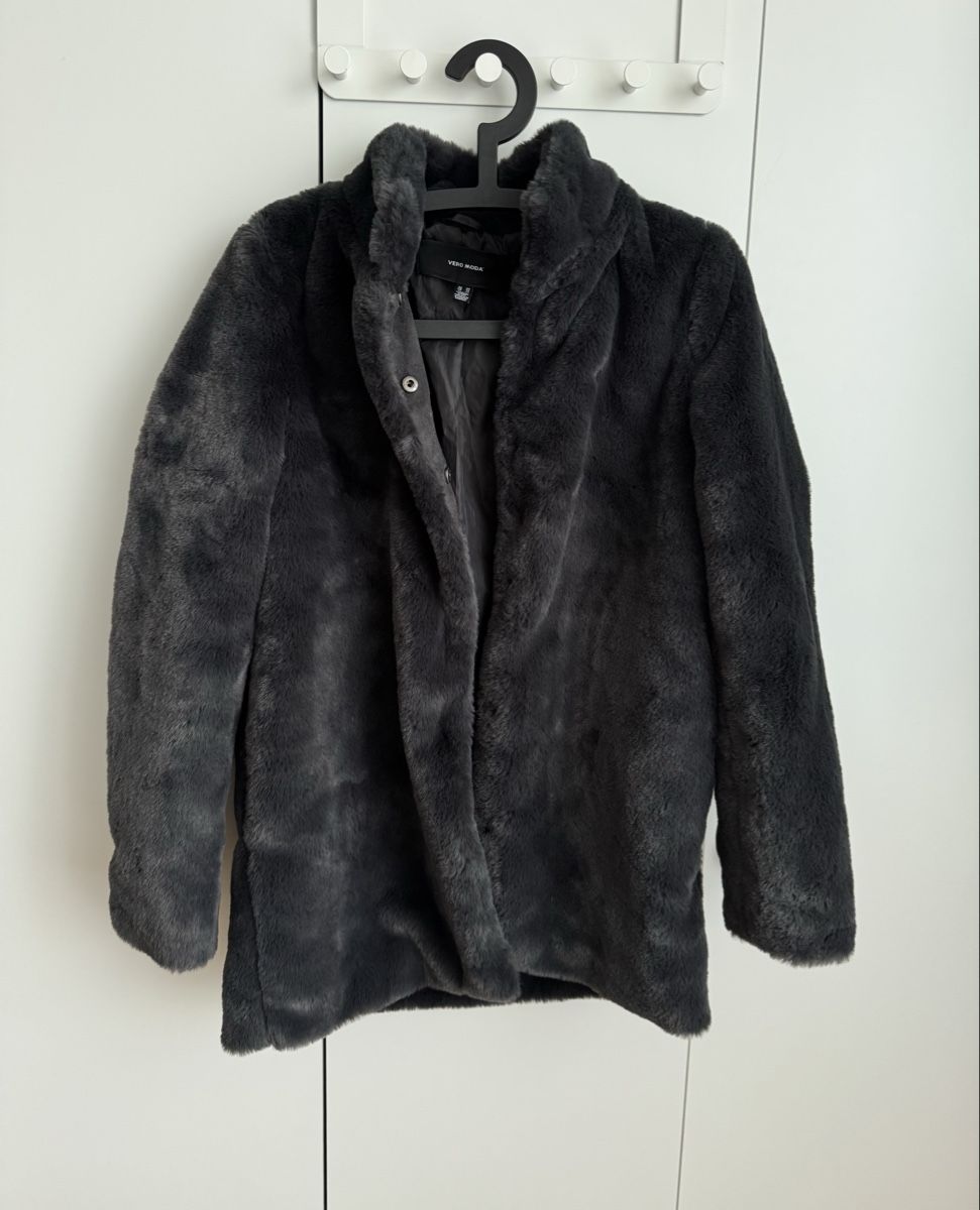 Vero Moda Giacche: Kunstfell Jacke von Vero Moda – Nuovo (secondo la descrizione) da Winterthur venduto da ste_5vfj