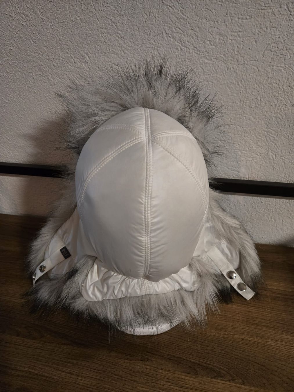 Copricapi, berretti & cappellini: Warme Wintermütze Kunstfell weiss – Usato da Rheinsulz venduto da Dred 4