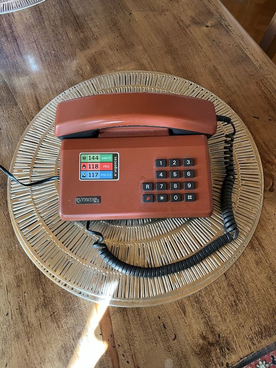 Téléphone vintage rouge PTT années 70/80 | Acheter sur Ricardo