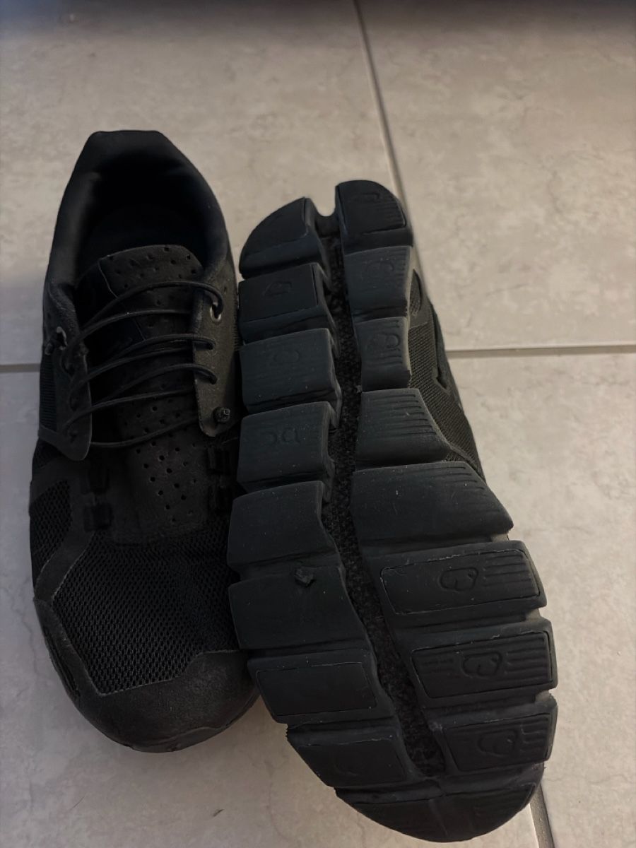On Scarpe da donna: Schwarz ON Cloud Damen GR 40 – Usato da Thun venduto da Marathon18 2