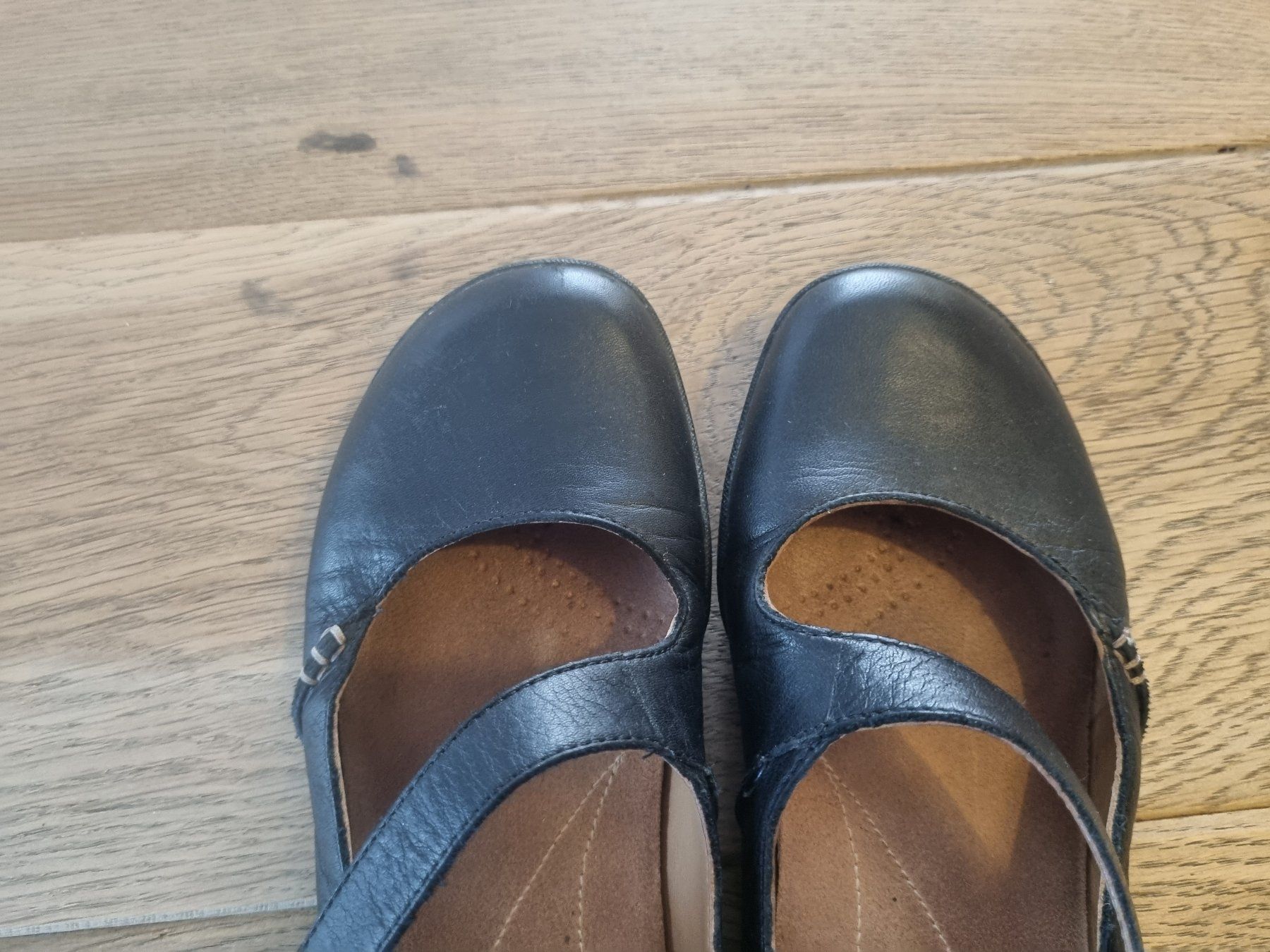 Clarks Damenschuhe: Clarks noir cuir 37  bon état – Gebraucht aus Lavey-les-Bains von Etre-Ange 3