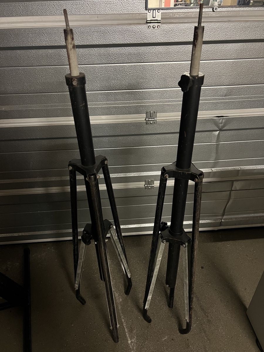 Wandhalterungen: 2 Chandelles de levage, robustes et fiables! Garage – Gebraucht aus Marly von dt084