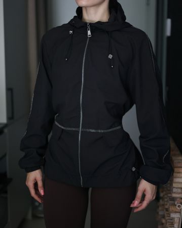 Schwarze Übergangsjacke / Windjacke mit Kapuze (Gr. M/L,neu)