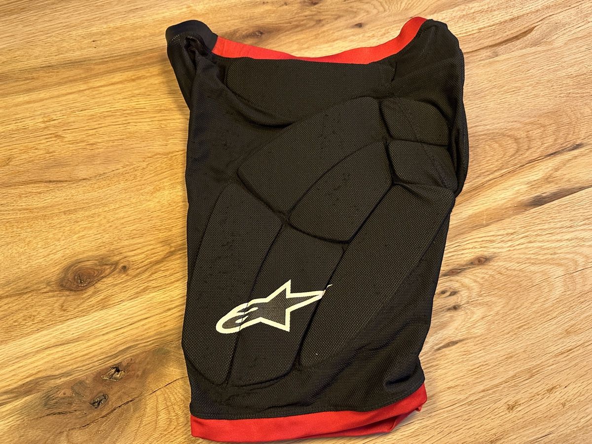 Alpinestars Protezioni & Imbottiture: Protektor Oberschänkelschutz Motorrad – Usato da Alpnach-Dorf venduto da Skai0