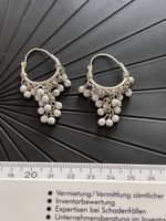 Boucles d'oreilles créoles argentées perles blanches
