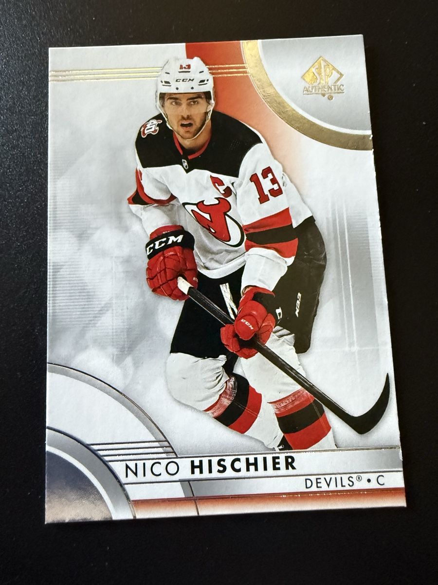 NHL Cartes à collectionner: Nico Hischier - New Jersey Devils  – Neuf avec emballage d'origine à Réchy par Leeroy1998