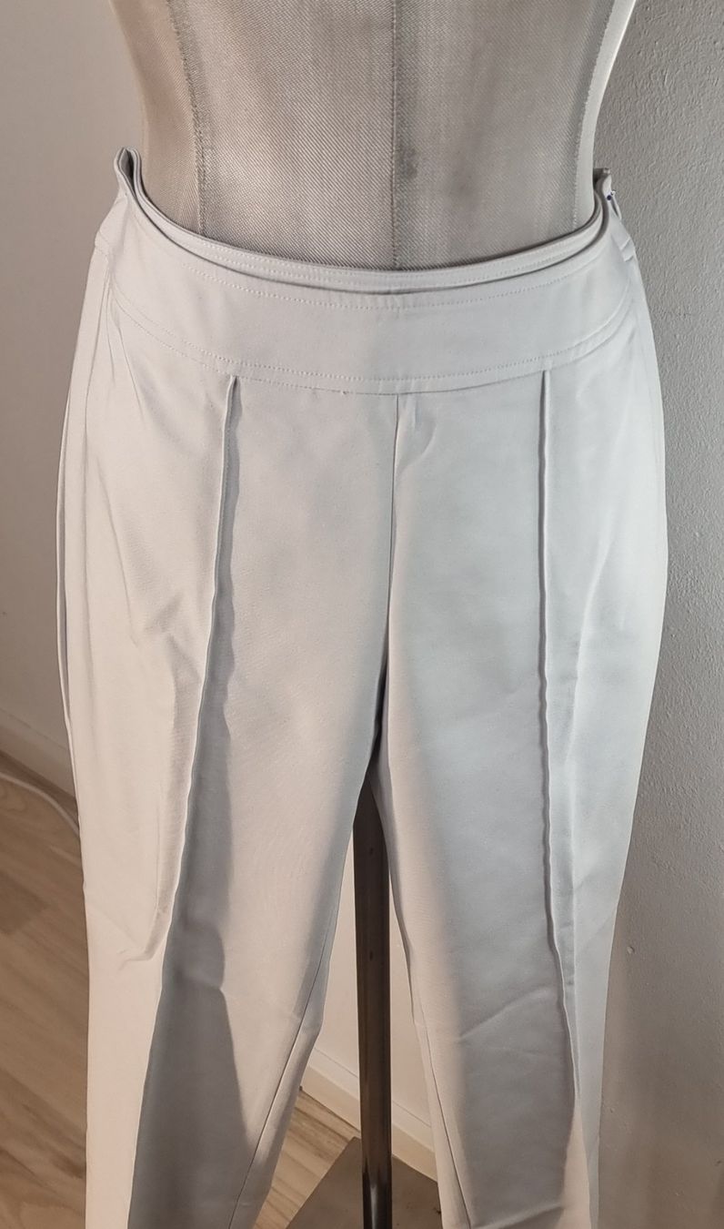 S.Oliver Hosen: 38 M S.OLIVER hellgraue Bundfaltenhose slimfit stretch – Neu (gemäss Beschreibung) aus Dürnten von Bachtelsurfer 5