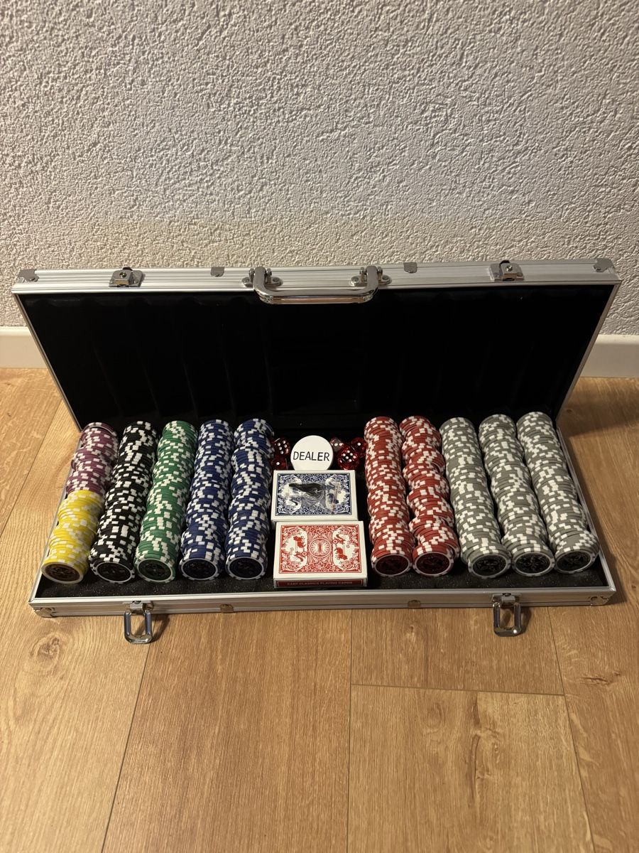 Giochi: Pokerkoffer mit 500 Pokerchips – Nuovo e nell'imballaggio originale da Aarburg venduto da Injac 1