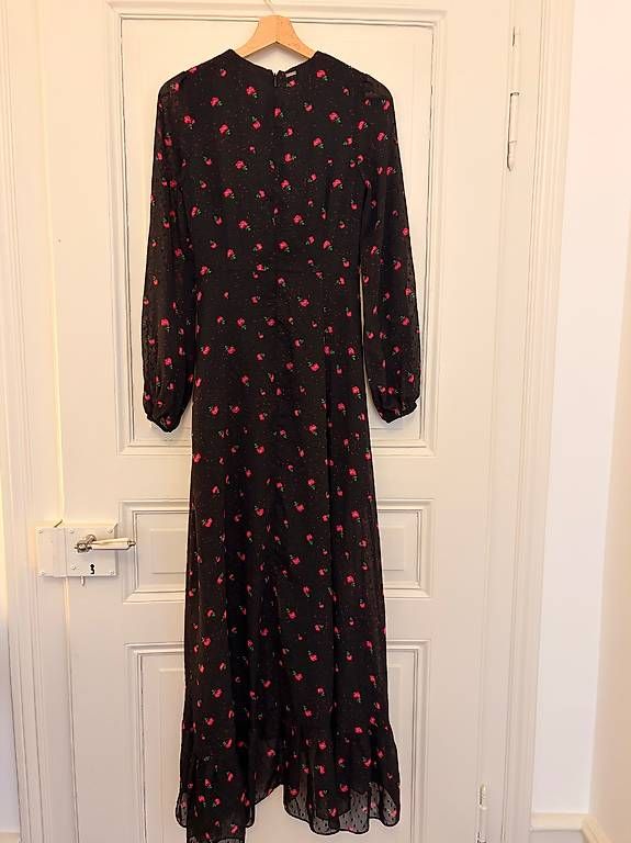 Robes: Guess, langes Kleid mit Blumen Gr. S – D'occasion à Basel par yet_7svp 1