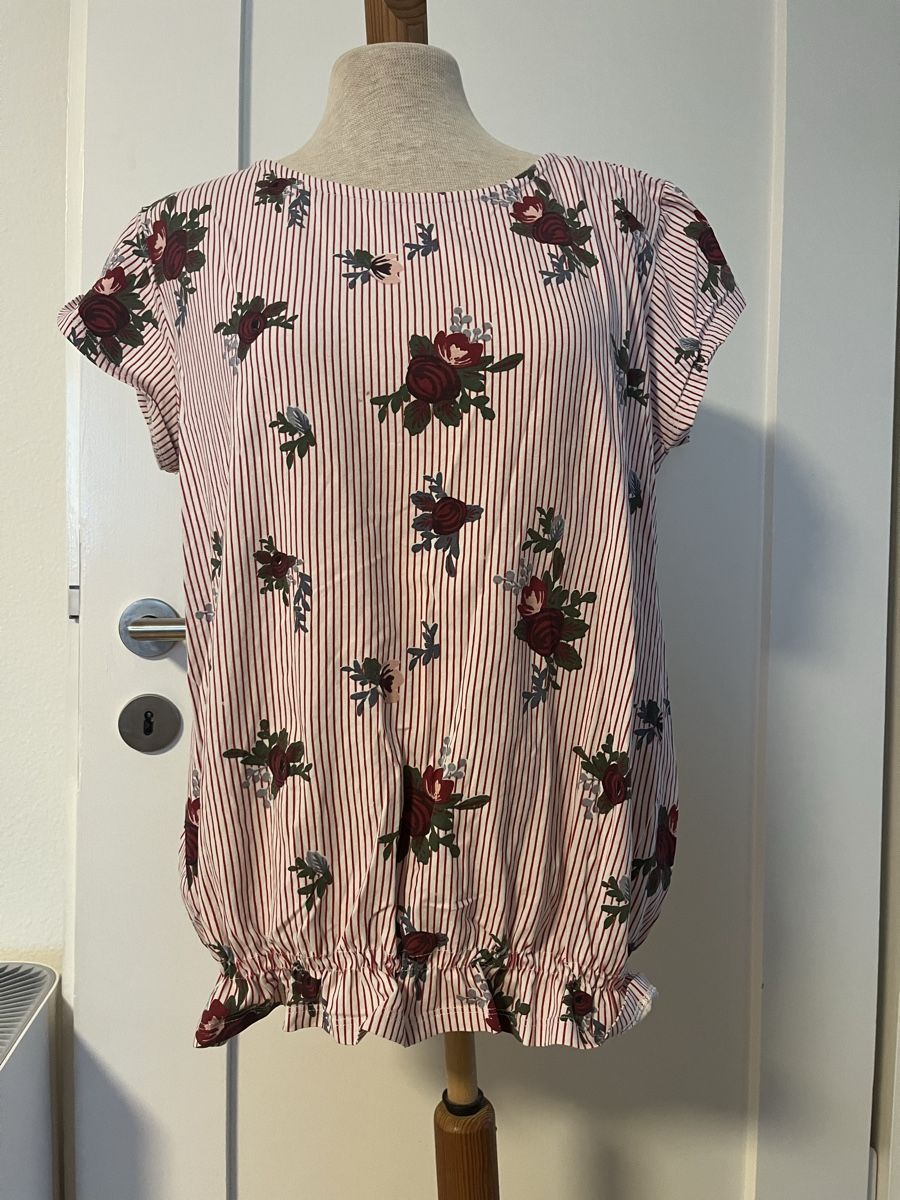 Top: Sommeroberteil mit Blumenmuster, Grösse M- L – Usato da Zürich venduto da Brobin
