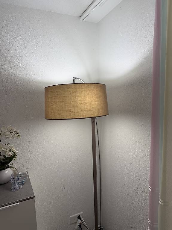 Lampes: Stehlampe LED – D'occasion à Egerkingen par D-Sweety 2