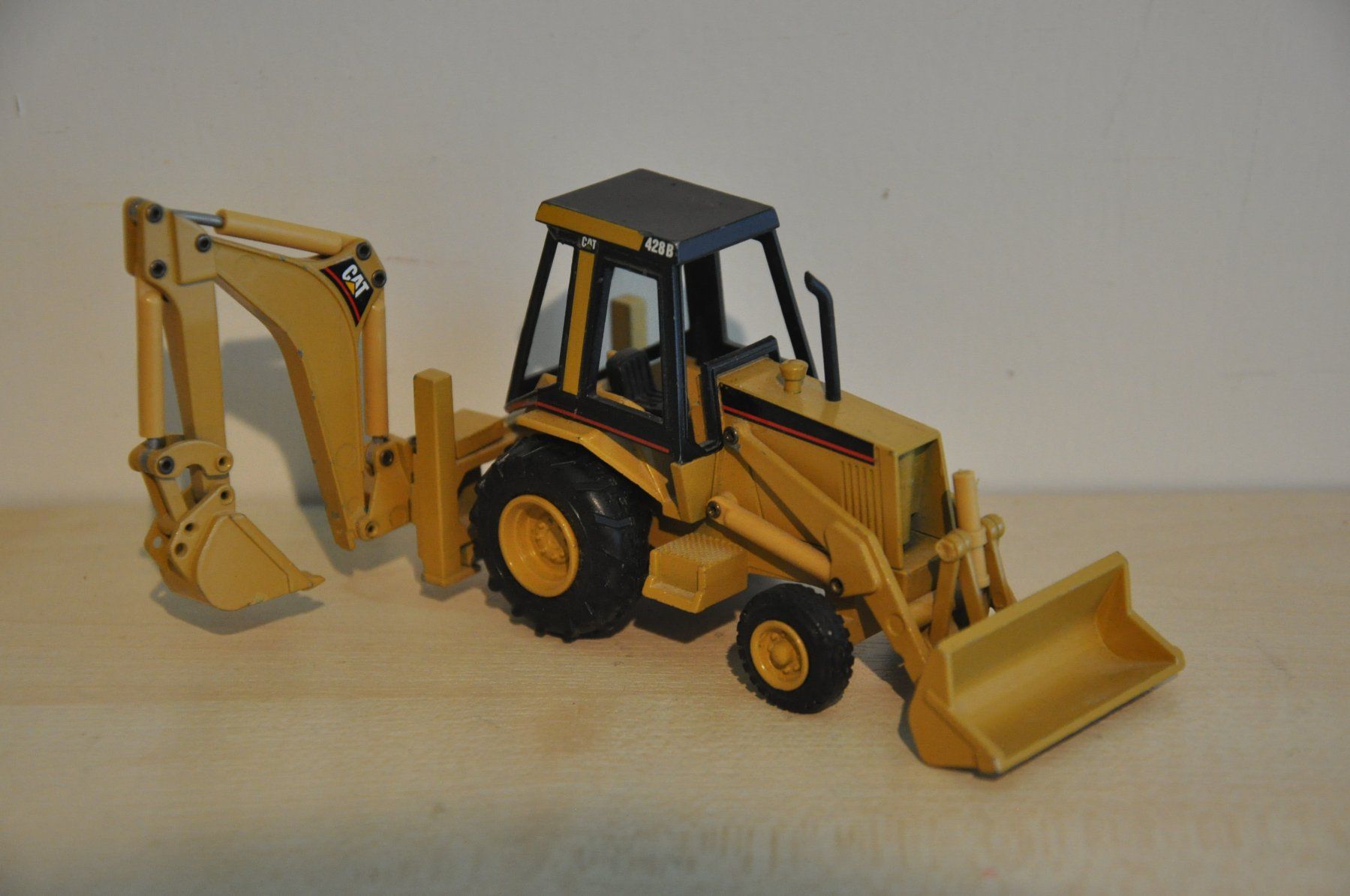 Caterpillar Modellbausätze & Standmodelle: CAT 428 B Baggerlader – Defekt aus Mitlödi von worker04 3