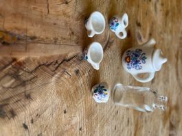 Puppenhausgeschirr mit Handbemalung