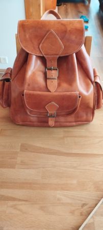 Rucksack aus echtem Leder mit leichten Gebrauchsspuren 