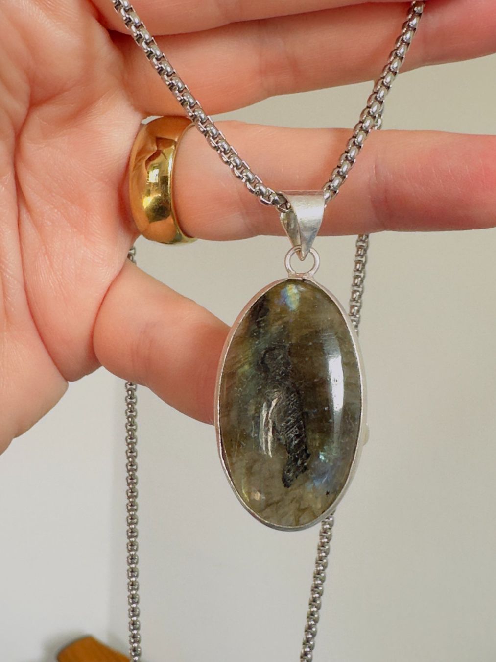 Ketten: Fashionable labradorite necklace – Neu und originalverpackt aus Genève von AGBERG 9