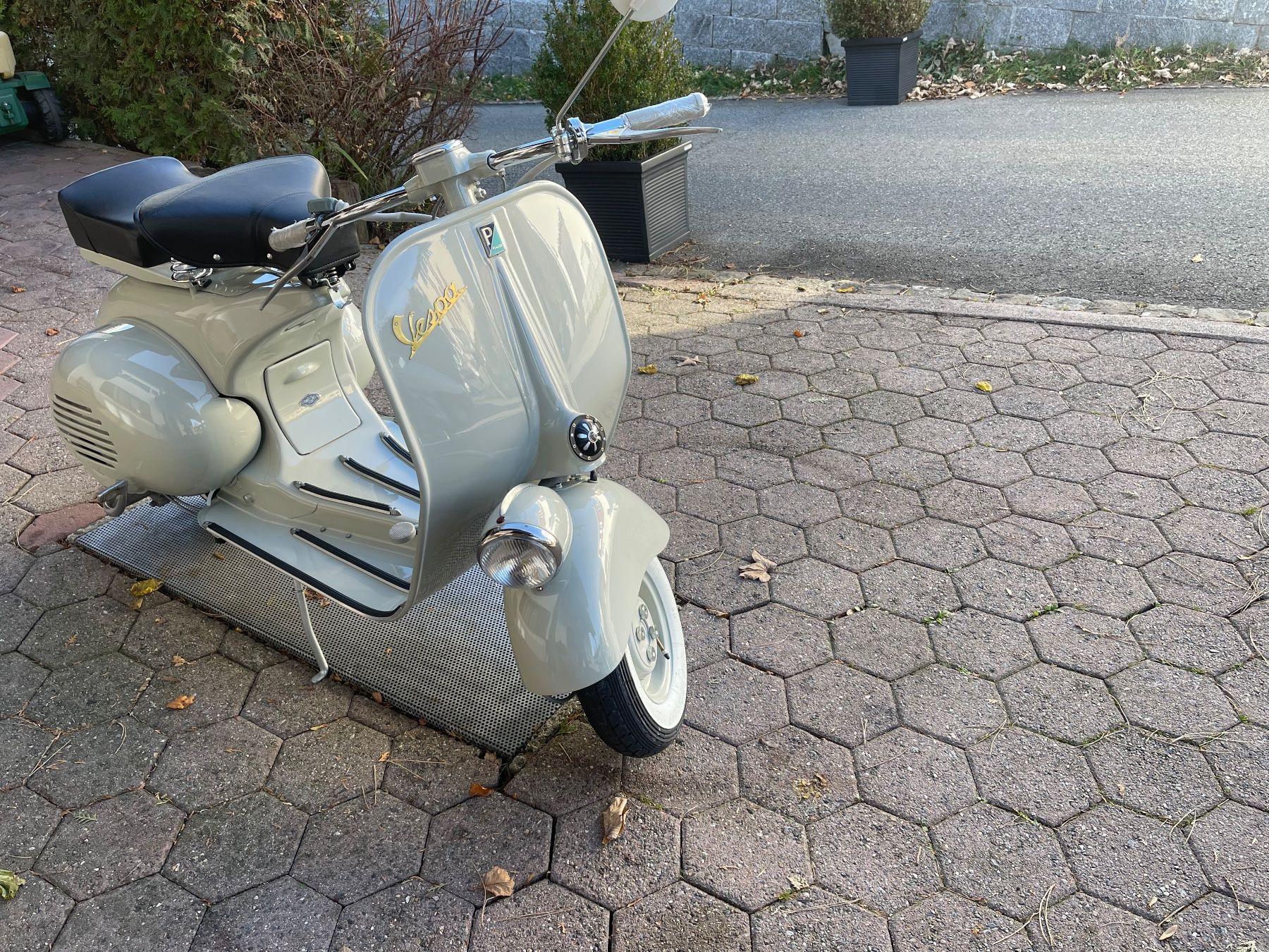 Wunderbar Vespa Faro Basso Bildnull